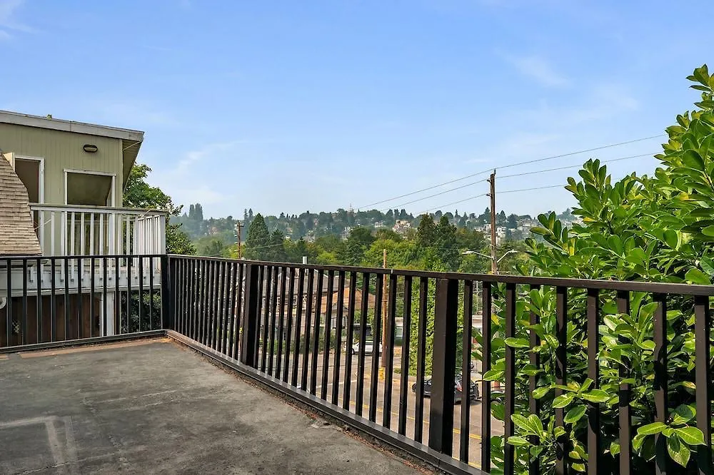 The Hawks' Nest Villa Seattle 0*,  United States